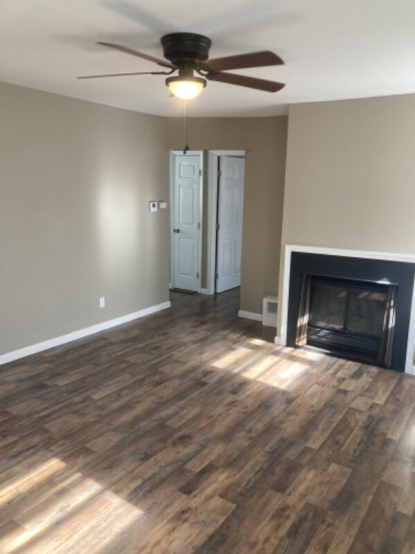 Building Photo - 2560 Acorn Dr