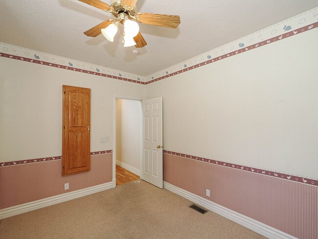 Building Photo - Luxury 6-Bed Home with Detached Heated Sho...