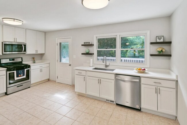 Foto del edificio - 4 Bedroom/2 Bath Libertyville