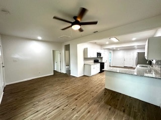 Foto del edificio - 300 N Oak Dr