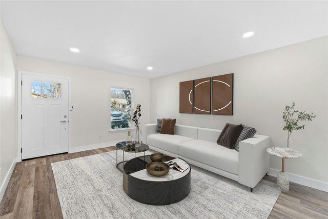 Foto del edificio - 9417 N Creek Dr
