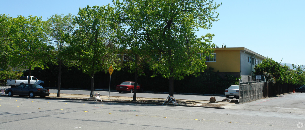 Primary Photo - Bllencourtolvamerican Apartments