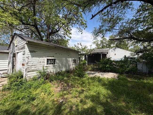 Building Photo - 1400 S Westmoreland Ave