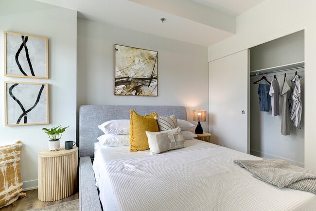 Building Photo - Story of Rideau & Chapel