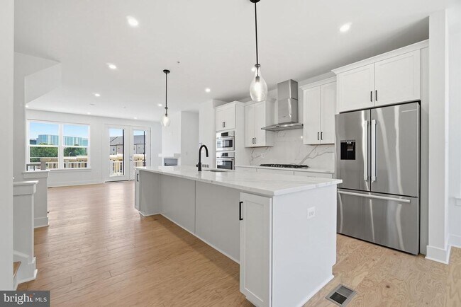 Building Photo - 10235 Dalmatian St