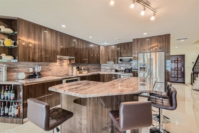 Foto del edificio - 3864 NE 167th St