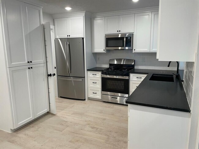 Building Photo - 20 Maywind Ct
