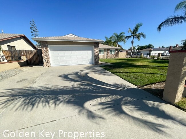 Building Photo - Nicely renovated corner property with a pool!