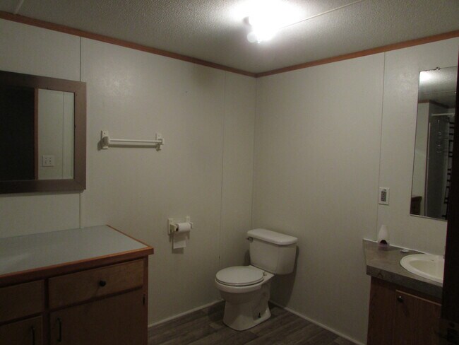 Building Photo - 30900 Barnes Rd