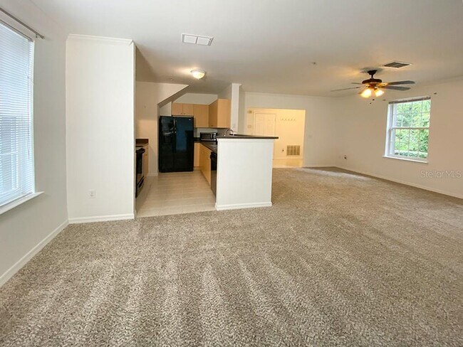 Foto del edificio - 4 Bedroom Townhome with Attached 2 Car Gar...