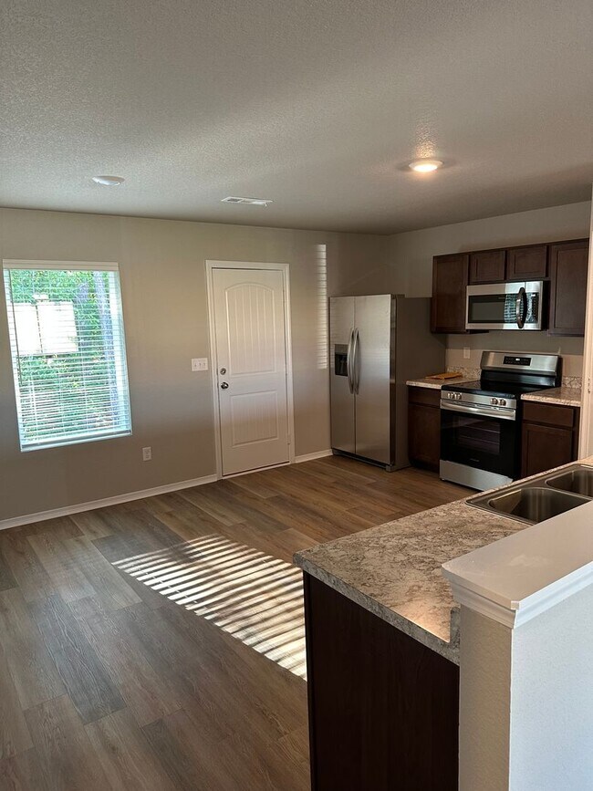 Foto del edificio - Four Bedroom | Two Bath Home in Benton