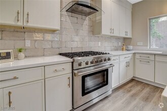 Building Photo - 2033 Shining Feather Ln