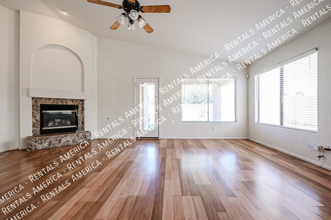 Building Photo - 4822 E Cherry Hills Dr