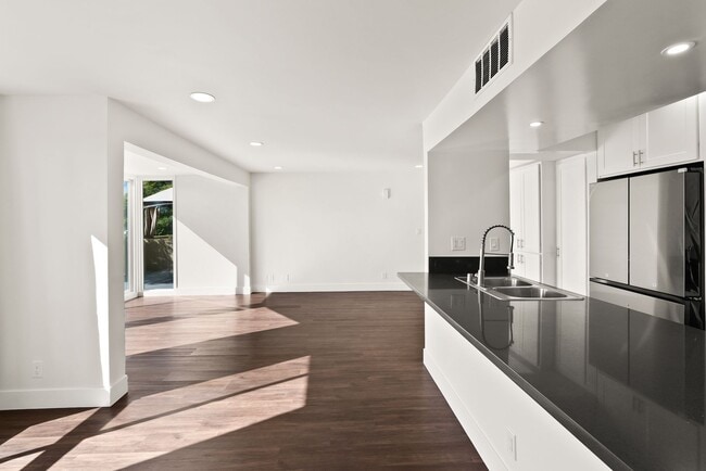 Interior Photo - Terraces at the Lake