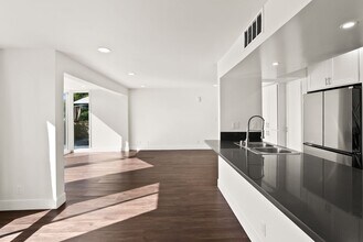 Interior Photo - Terraces at the Lake