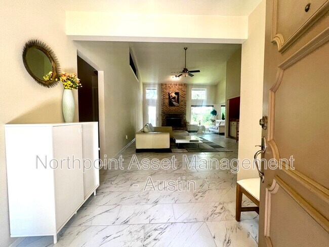 Foto del edificio - 1307 Creekview Dr
