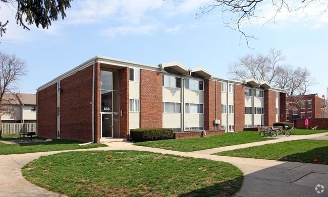 Foto principal - 832 Thurber Dr W