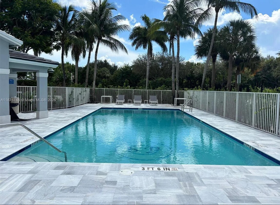 Foto del edificio - 16129 Sierra Palms Dr
