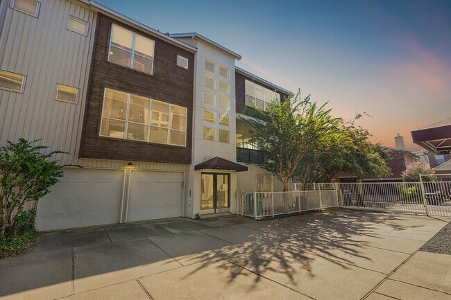 Foto del edificio - 614 Lester St