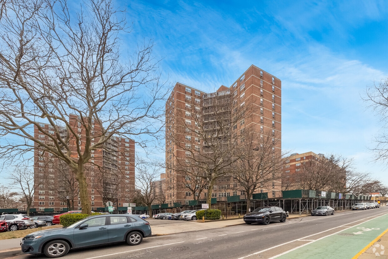 Building Photo - 59-10 Queens Boulevard