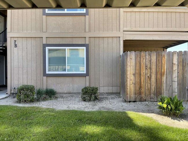 Building Photo - 456 Cherry Ln