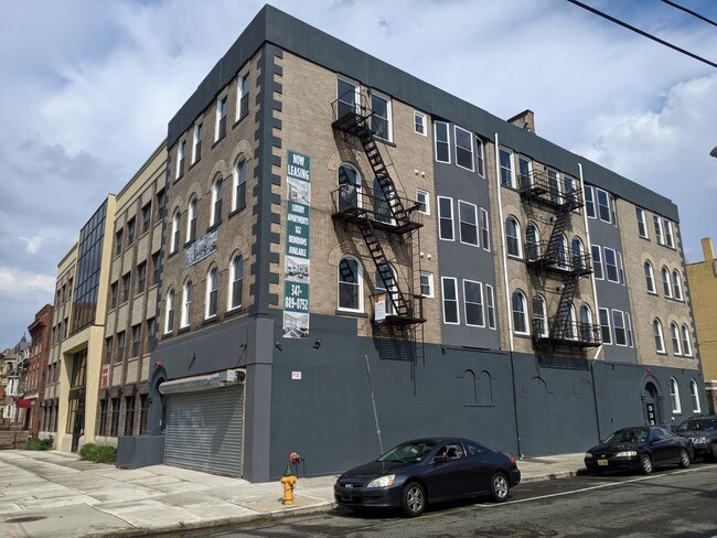 Building Photo - 98 Clinton Ave