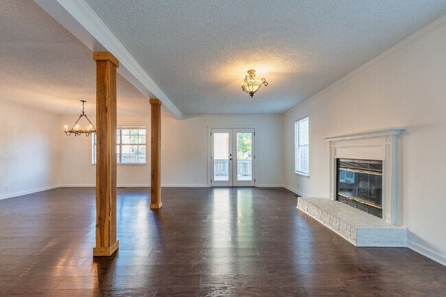 Foto del edificio - 348 N Birchwood Dr