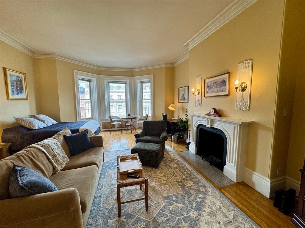 Primary Photo - 169 Beacon St