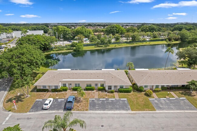 Foto del edificio - 8757 Bella Vista Dr
