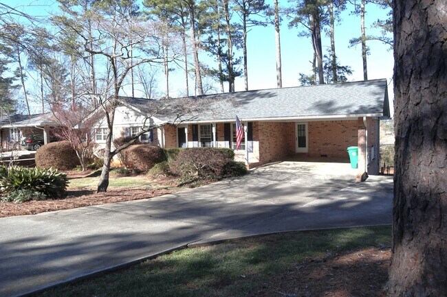 Building Photo - Tucker 4 Bedroom Beauty!  Hardwoods Floors...