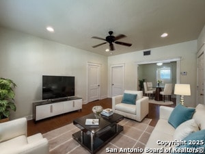 Building Photo - 1535 W Woodlawn Ave