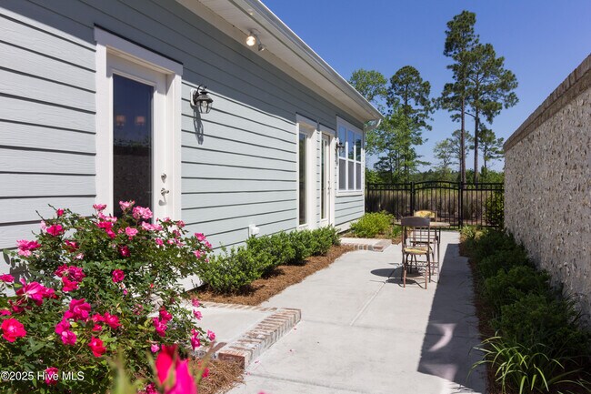 Foto del edificio - 6097 Shore Park Dr