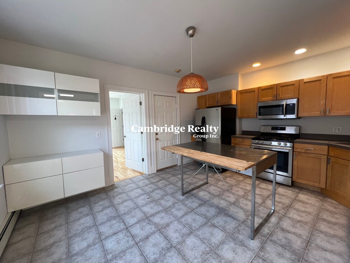 Primary Photo - 1228 Cambridge St