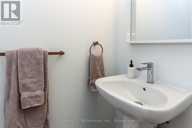 Photo du bâtiment - 35 Linda Ln