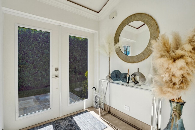 Building Photo - 1212 Hillsboro Mile