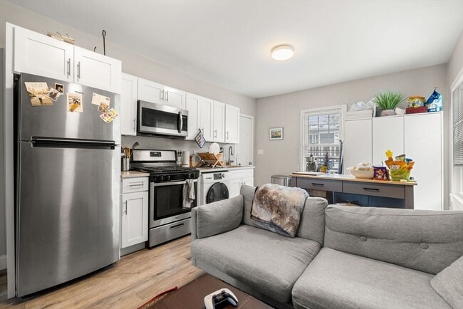 Building Photo - 397 K St