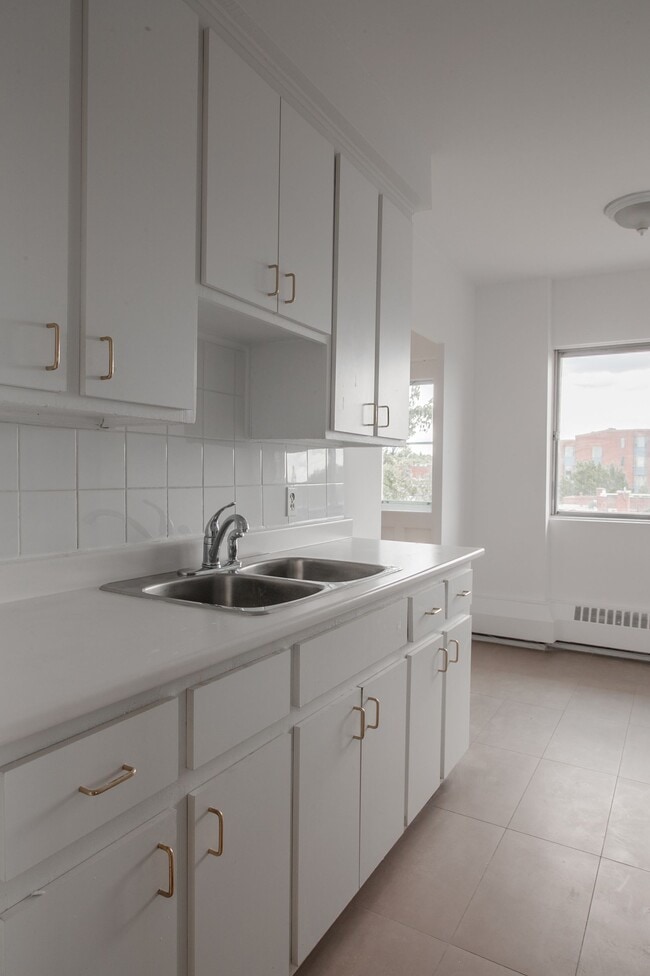 Photo du bâtiment - 809 Av. Bloomfield