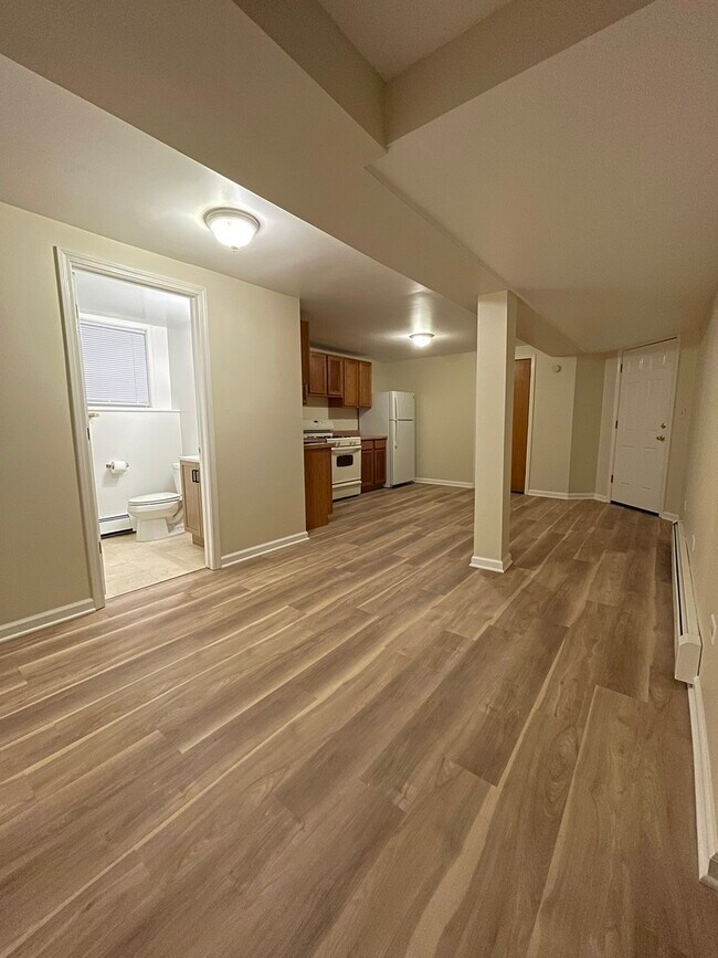Foto del edificio - 6125 W Rosedale Ave
