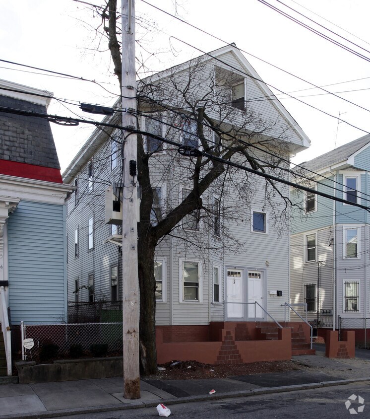 Building Photo - 68 Corinth St