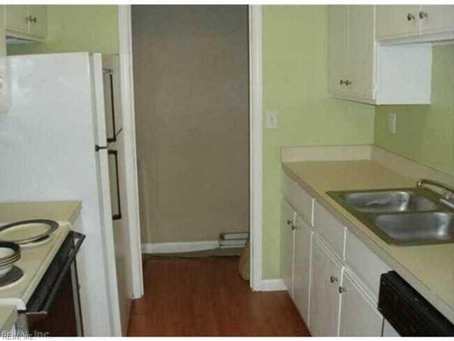 Foto del edificio - FOR RENT PRINCESS ANNE GARDENS!!