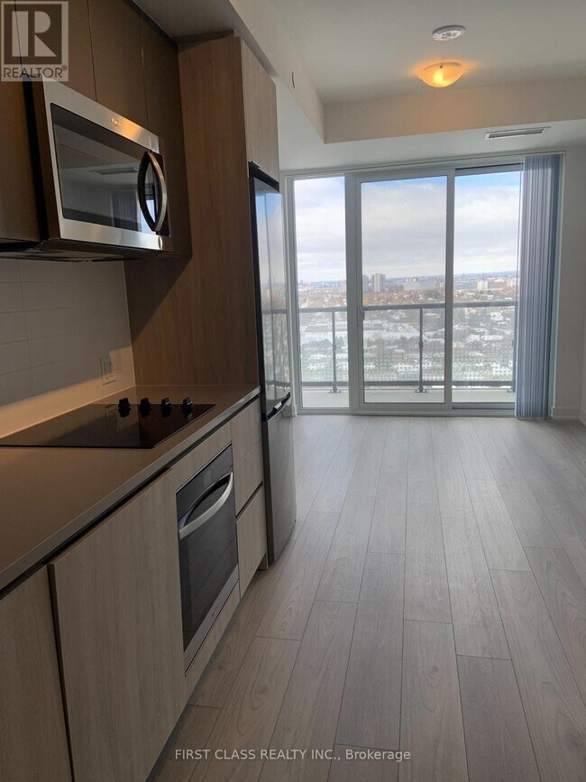 Building Photo - 5858 Yonge St