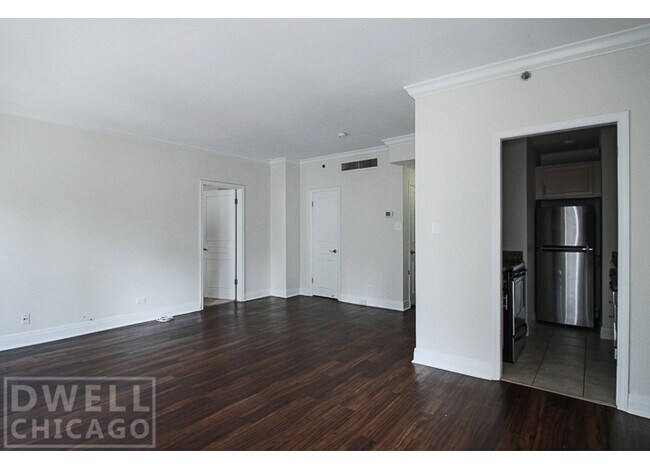 Building Photo - 260 E Chestnut St