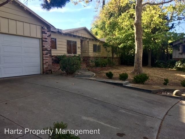 Primary Photo - 1801 Crestwood Ct