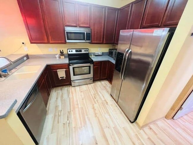 Building Photo - Charming 3BR Townhome in Maplewood