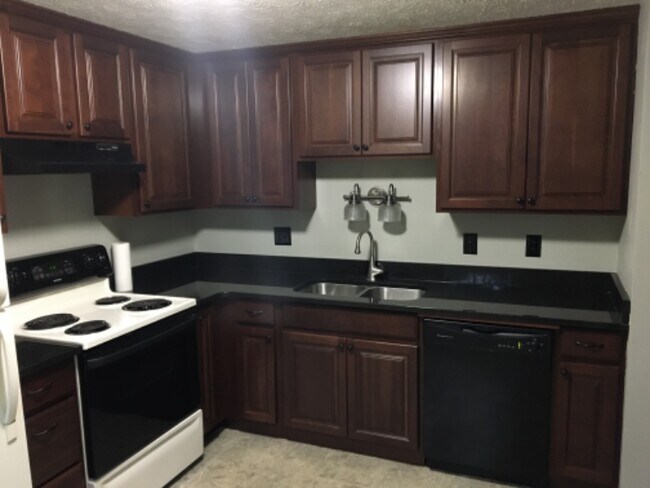 Building Photo - 4634 Courtwood Cir