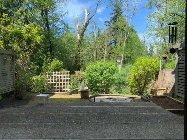 Building Photo - 22703 Lakeview Dr
