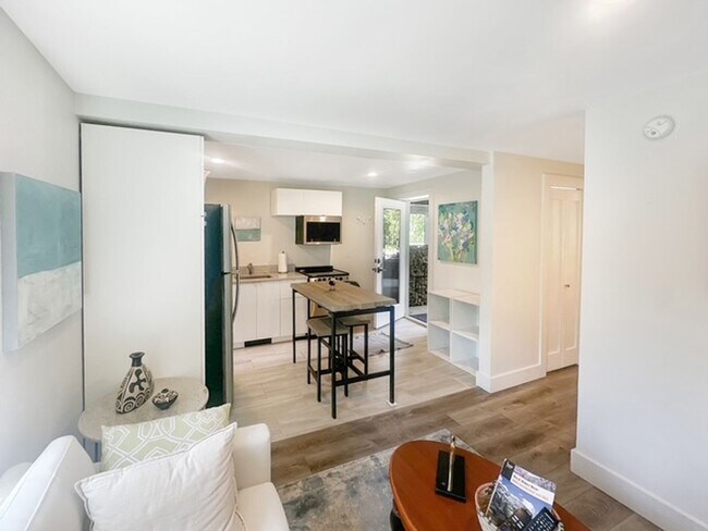Foto del edificio - Studio Apartment on Wellington in Breck!  Utilities included.  Year Lease