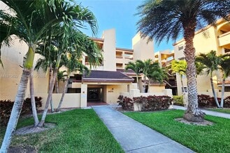 Building Photo - 9015 SW 125th Ave