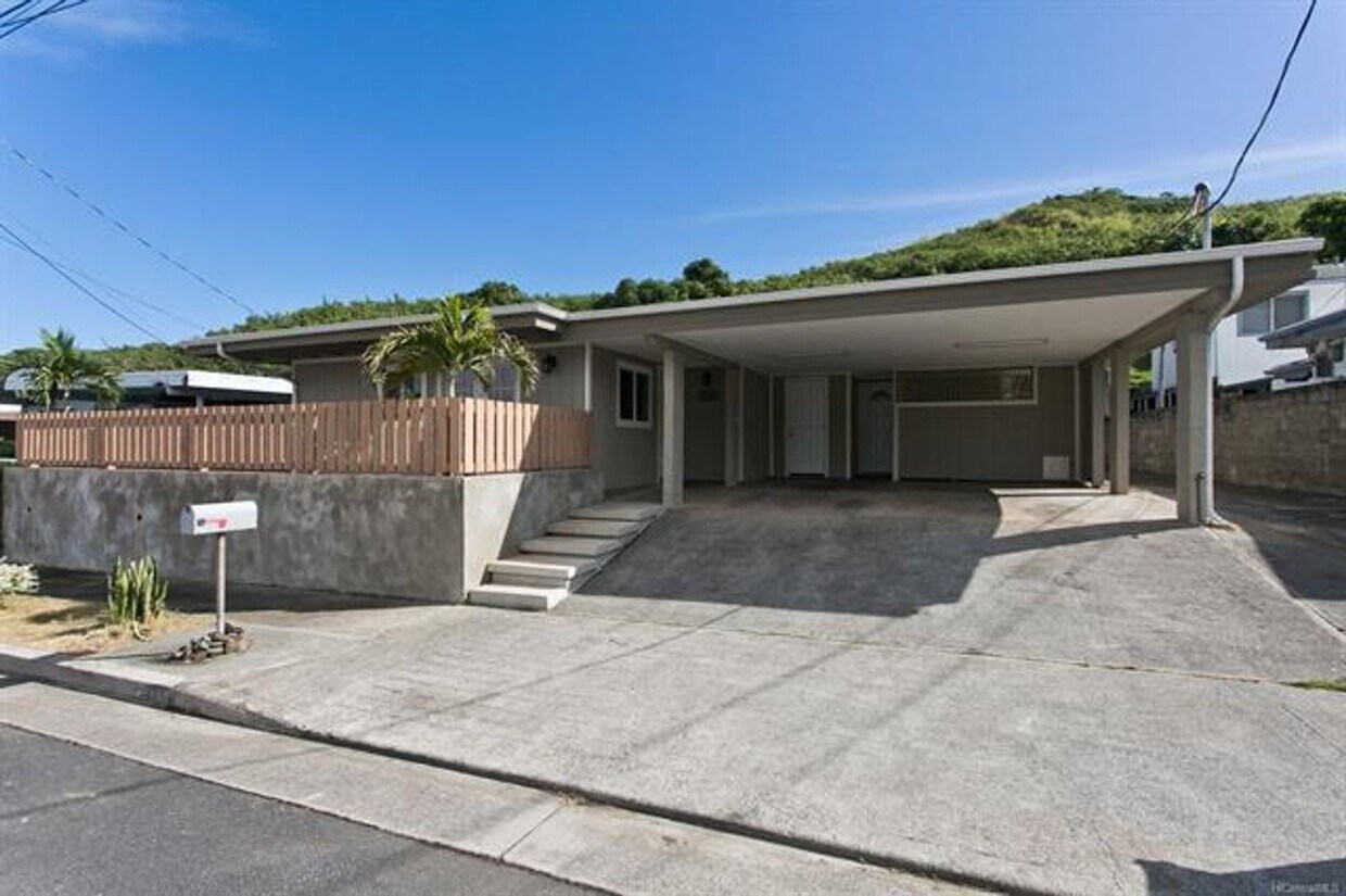Primary Photo - Large 4 bedroom/2 bath Home in Kailua, Keo...