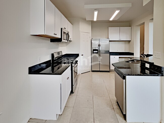 Foto del edificio - 19727 Water Point Trl